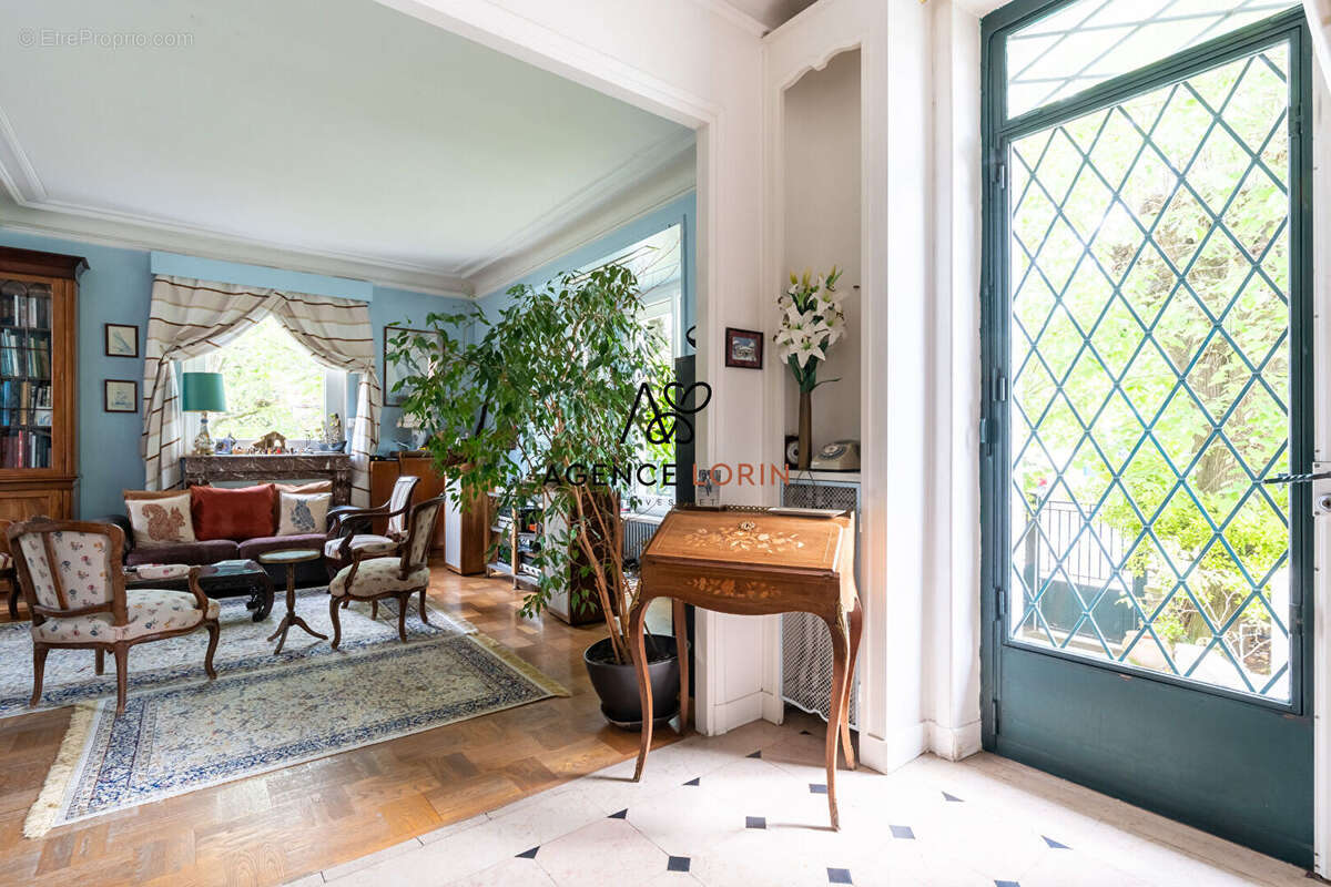 Maison Le Vésinet - 191 m² - 9 pièces - photo 3