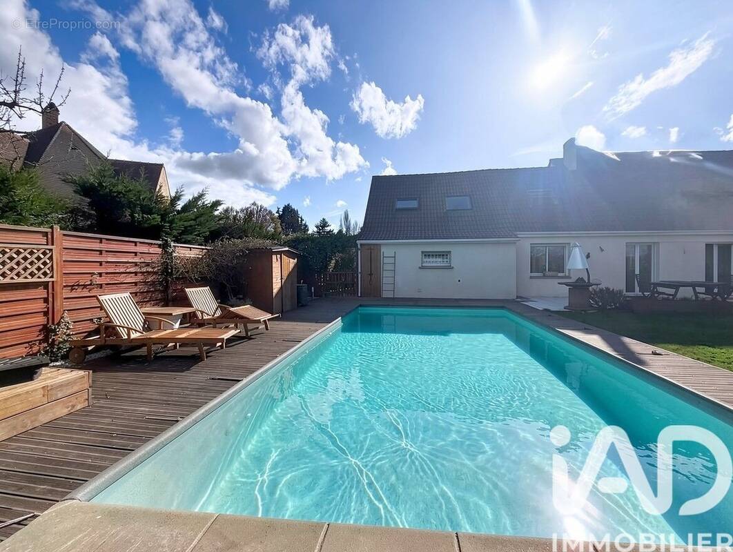 Maison 9 pièces 187 m² · à Santeny · 187 m² · 645 000 €