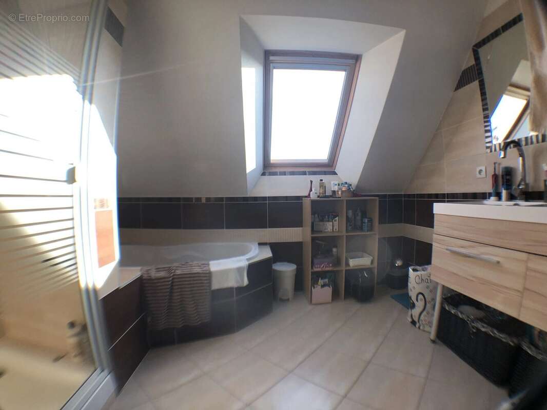 Maison à MONTENEUF