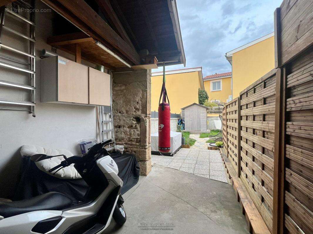 Appartement T3 en rez-de-jardin avec extérieur privatif – Centre Montanay - photo 6