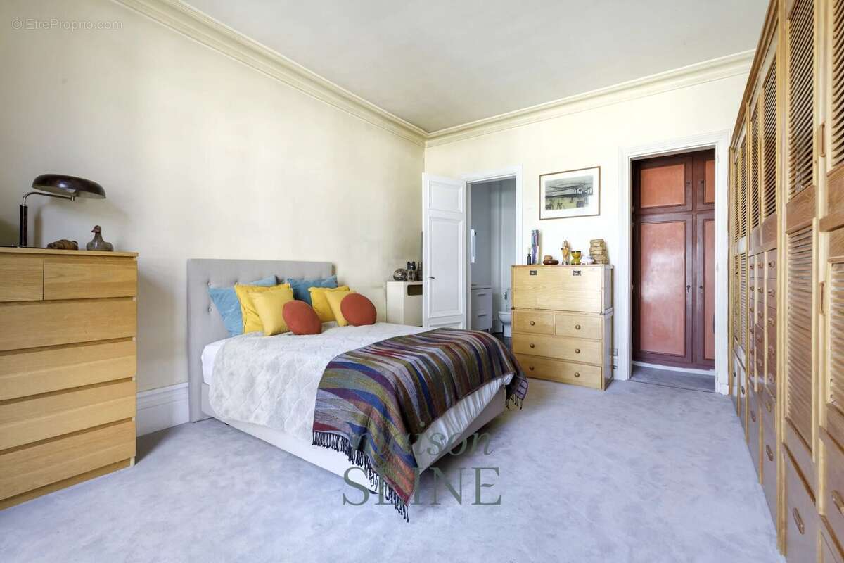 Appartement à NEUILLY-SUR-SEINE