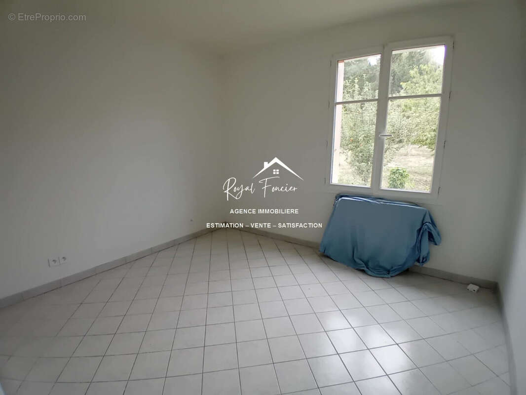 Chambre 1  - Maison à PREUILLY-SUR-CLAISE