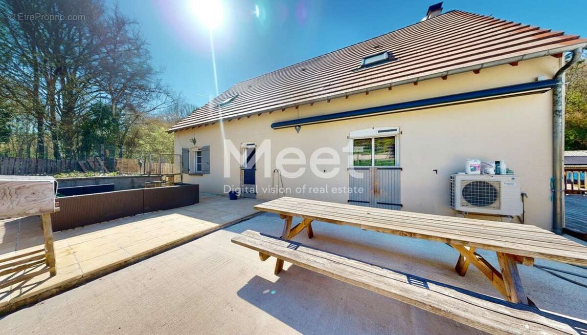 Maison à ESCAMPS