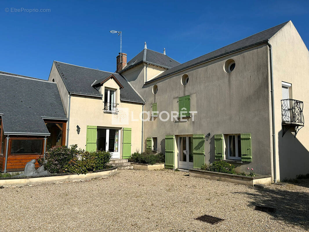 Maison à YEVRE-LA-VILLE