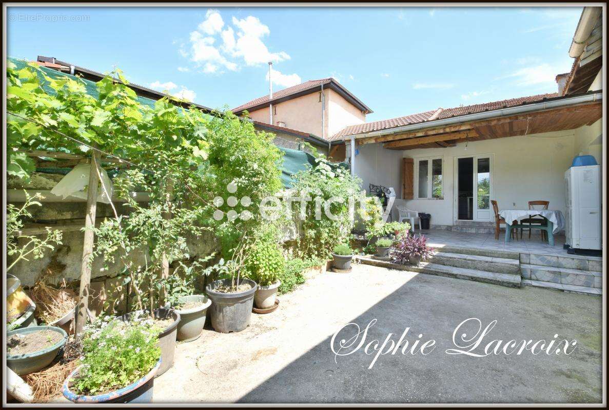 Maison à SALAISE-SUR-SANNE