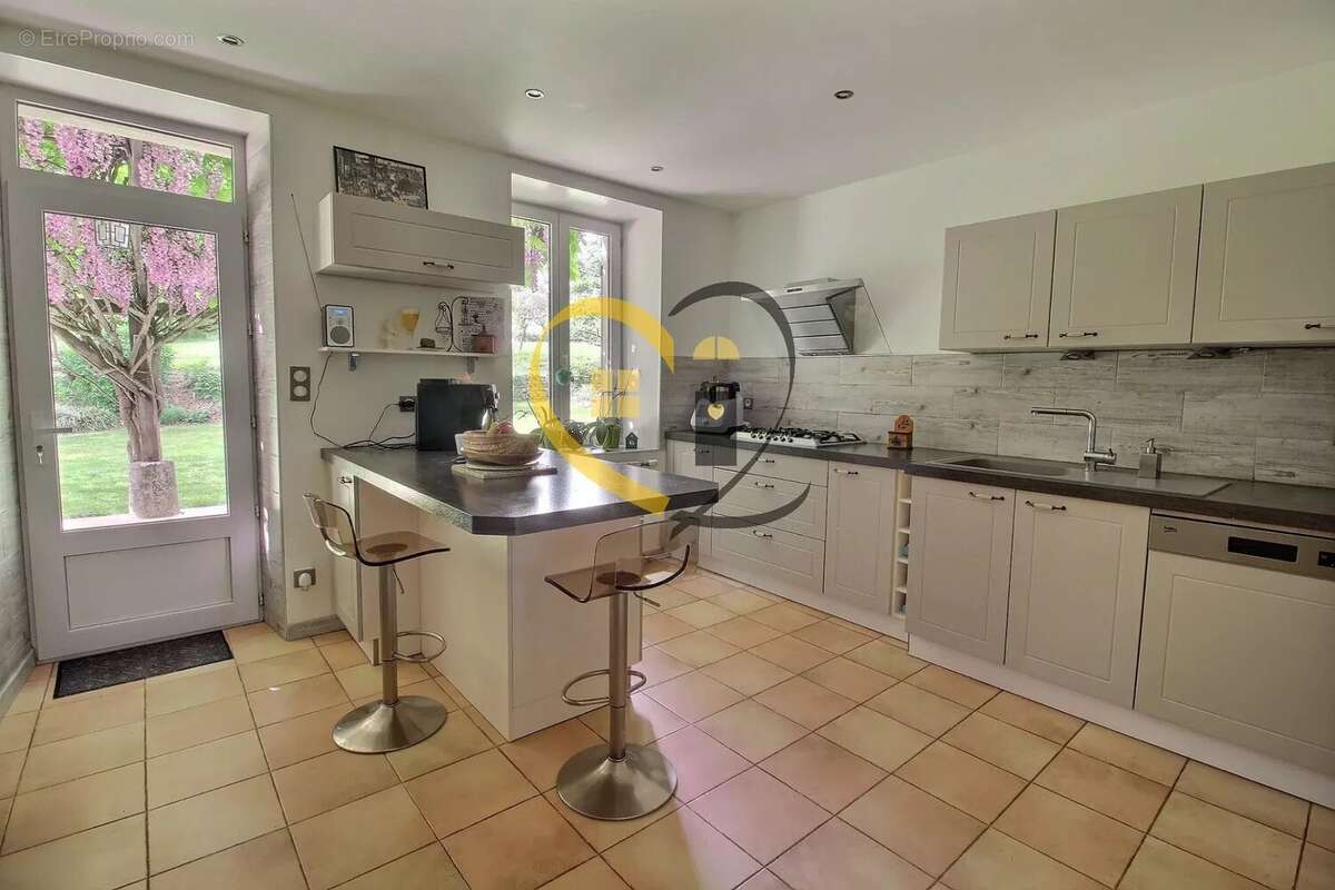 Maison à SAINT-DENIS-DE-PALIN