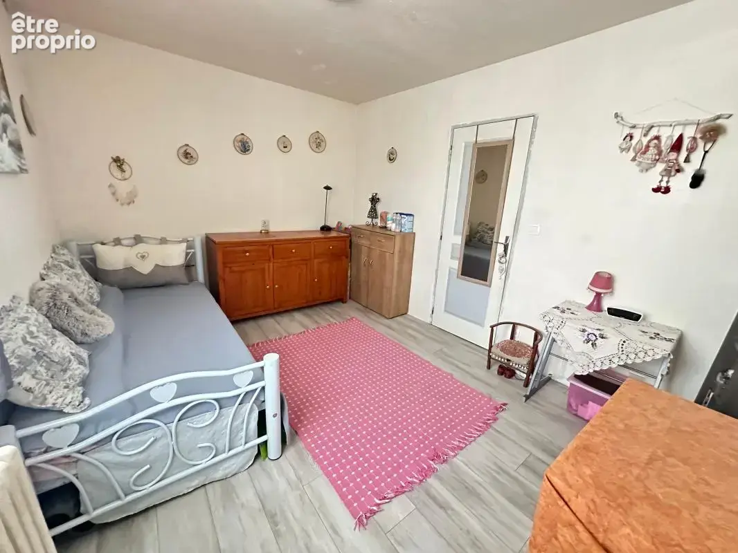 Maison en vente idéalement située et à seulement 5 minutes à pied de la gare pour Paris - photo 5