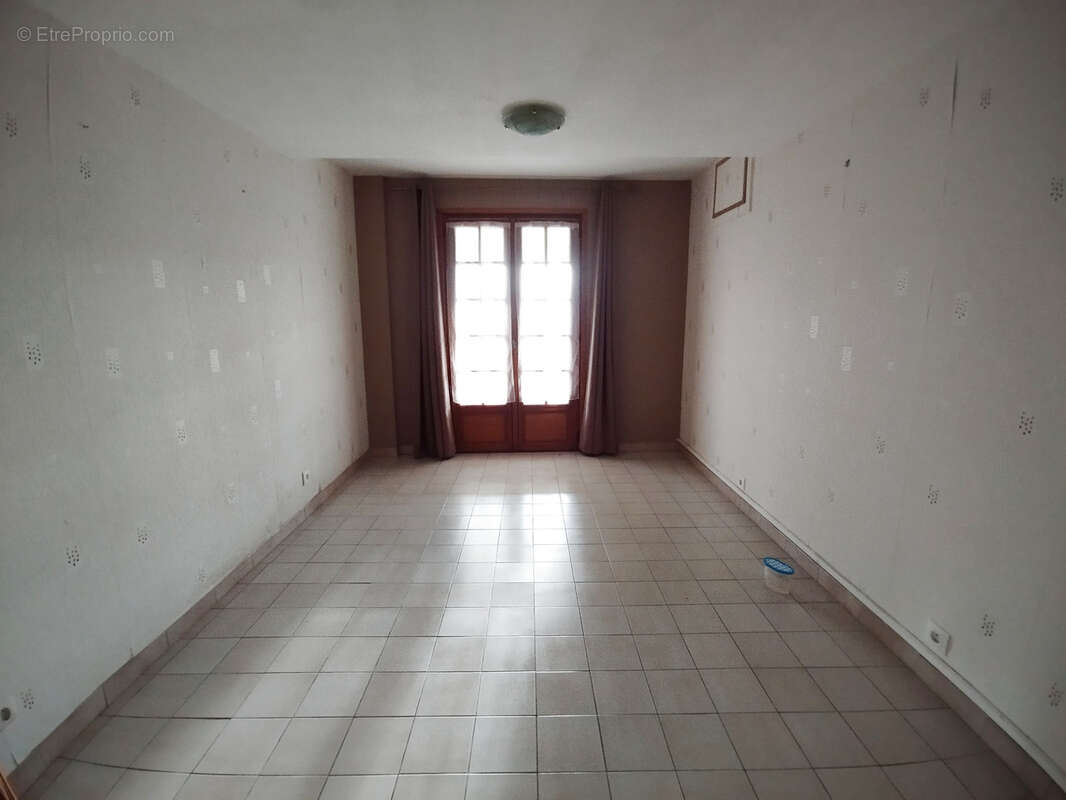 Maison à SAINT-HILAIRE-LA-GRAVELLE