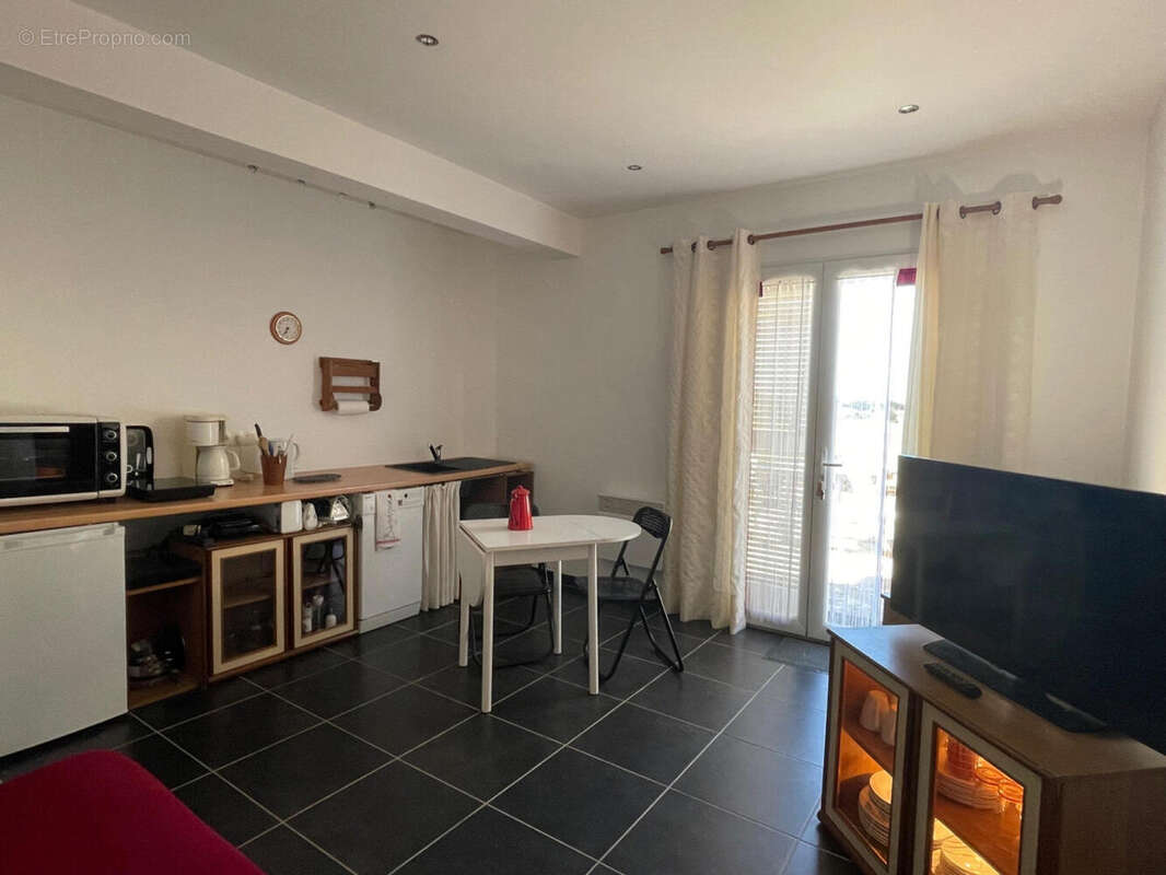 cuisine appartement T2 - Maison à VIC-FEZENSAC