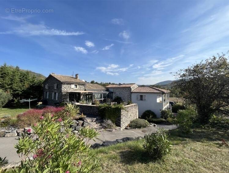 Maison à SAINT-VINCENT-DE-BARRES