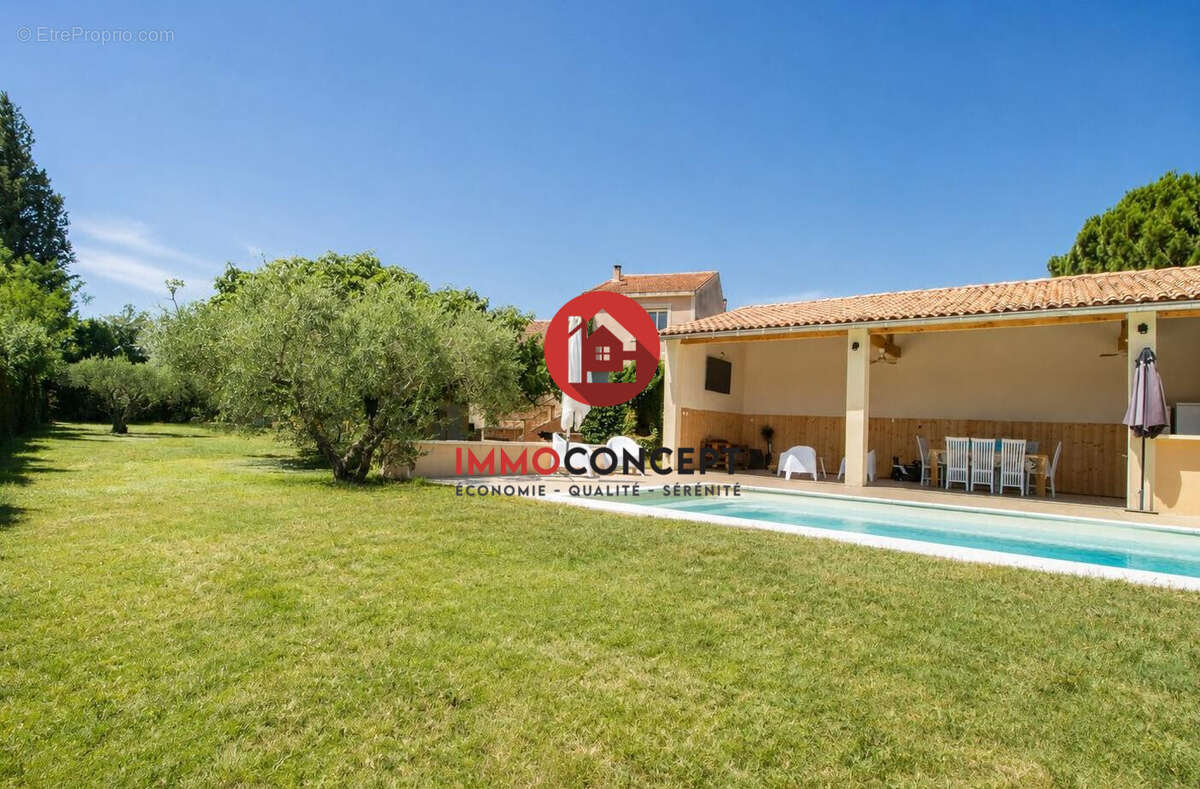 Vue piscine pool house - Maison à AVIGNON