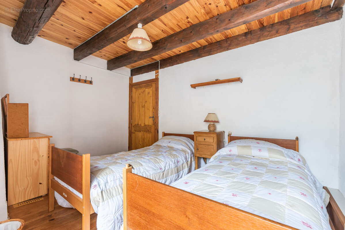 Maison à CHAMBON-SUR-DOLORE