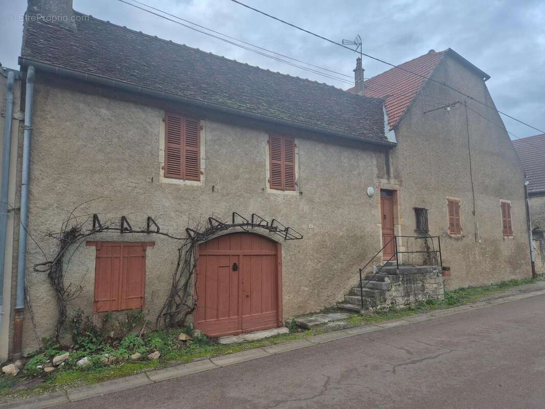 Maison 81 m² à Montmirey-Le-Chateau  - photo 2
