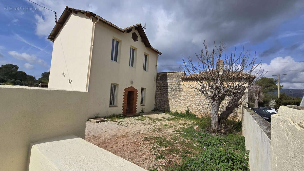 Maison à LE CASTELLET