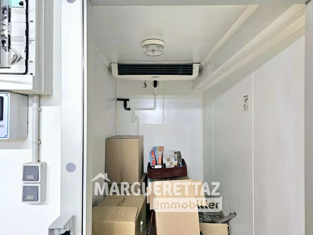 Commerce à MARIGNIER