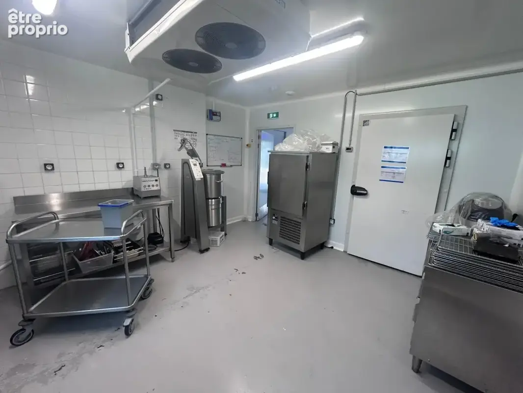 Proche de LILLE (59) - Local d'activité de 320 m2 avec 13 places de parking privatives - photo 5
