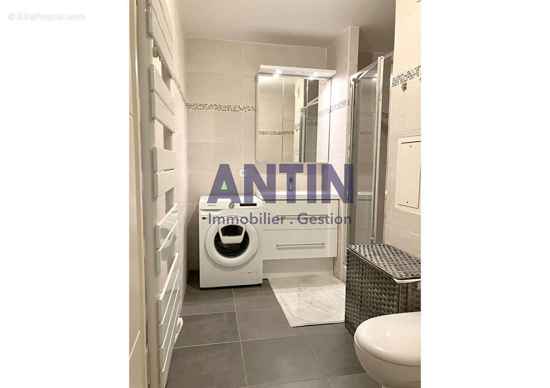 Appartement à COURBEVOIE