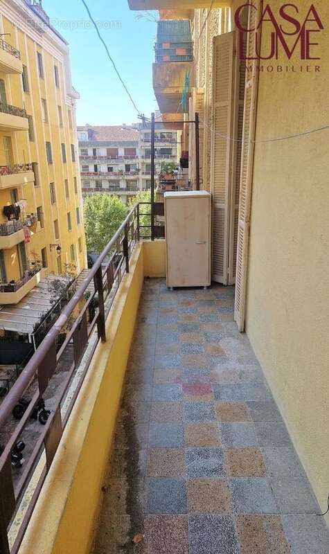 F4 de 91 m² cours Grandval à 5 mn des plages - photo 12