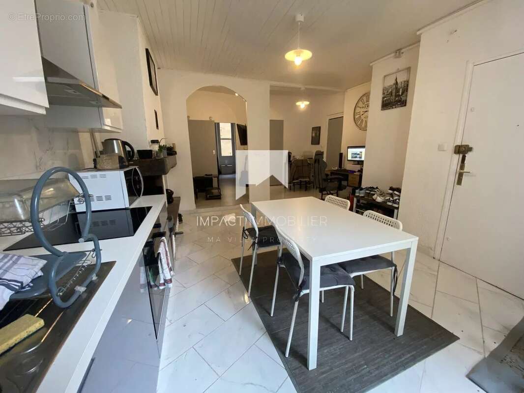 Hyères - Proche Place Massillon - T3 55m² Refait à Neuf + Cave - photo 2