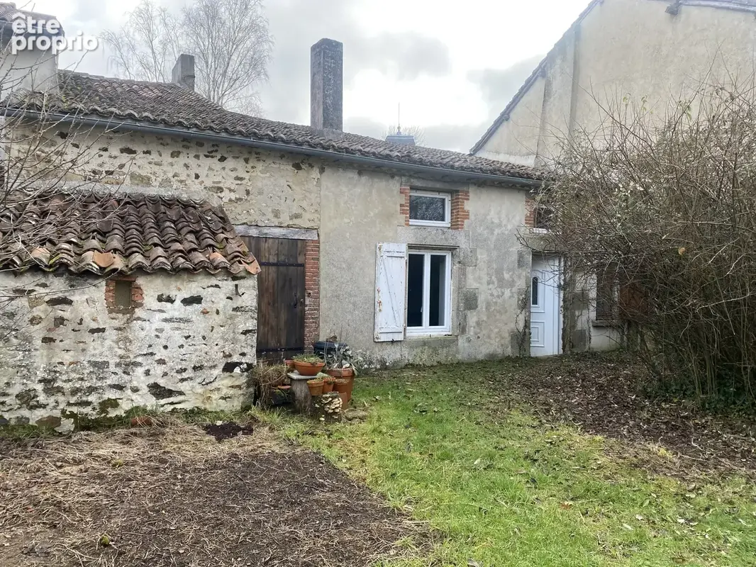 10 min BELLAC, Maison rénovée en partie, avec partie habitable et jardin - photo 5