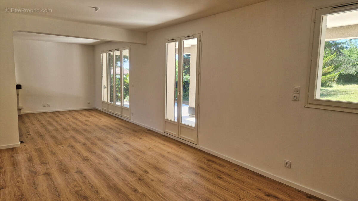 Maison à CHARBONNIERES-LES-BAINS