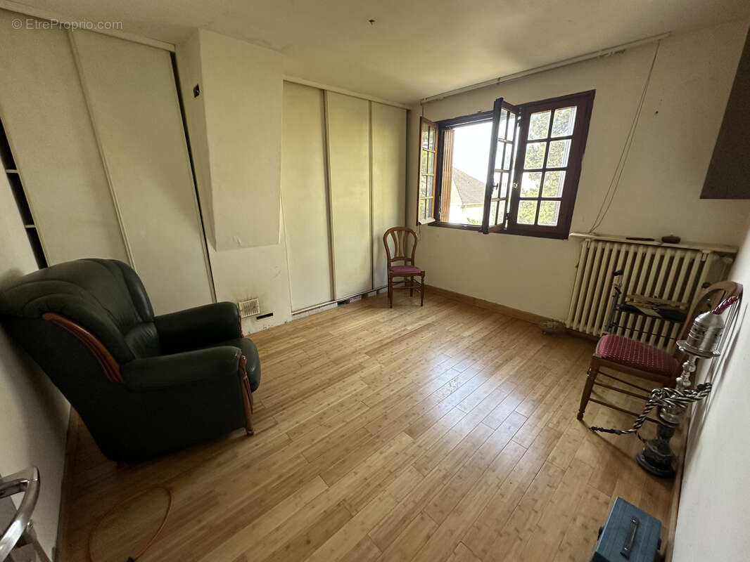 Maison à LE PLESSIS-BELLEVILLE