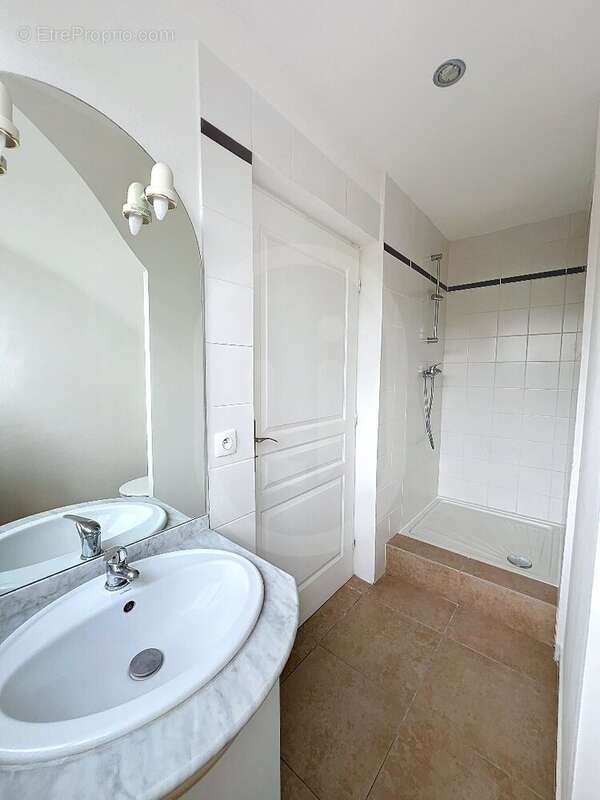 Appartement à LE CRES
