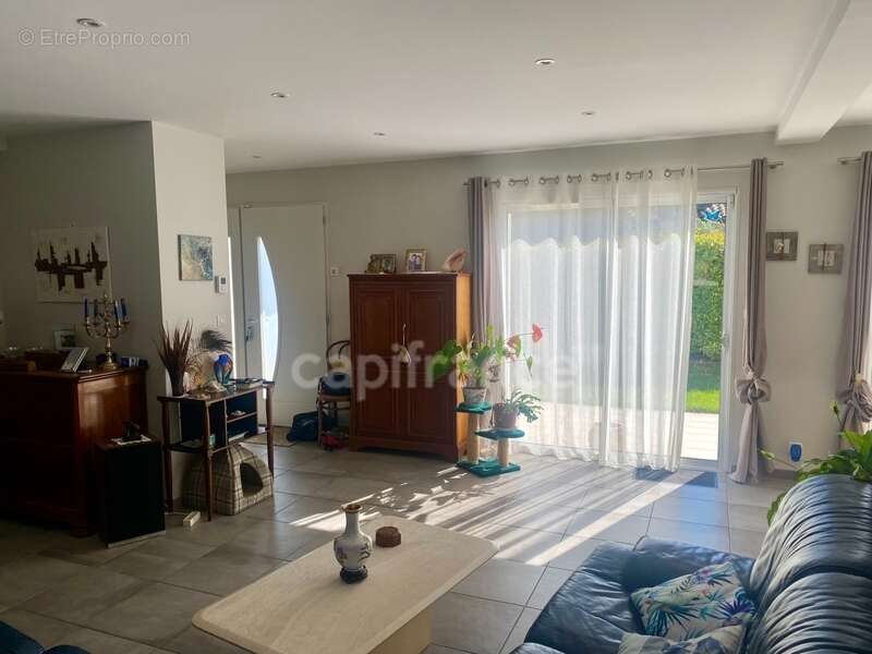 Maison à GREZIEU-LA-VARENNE