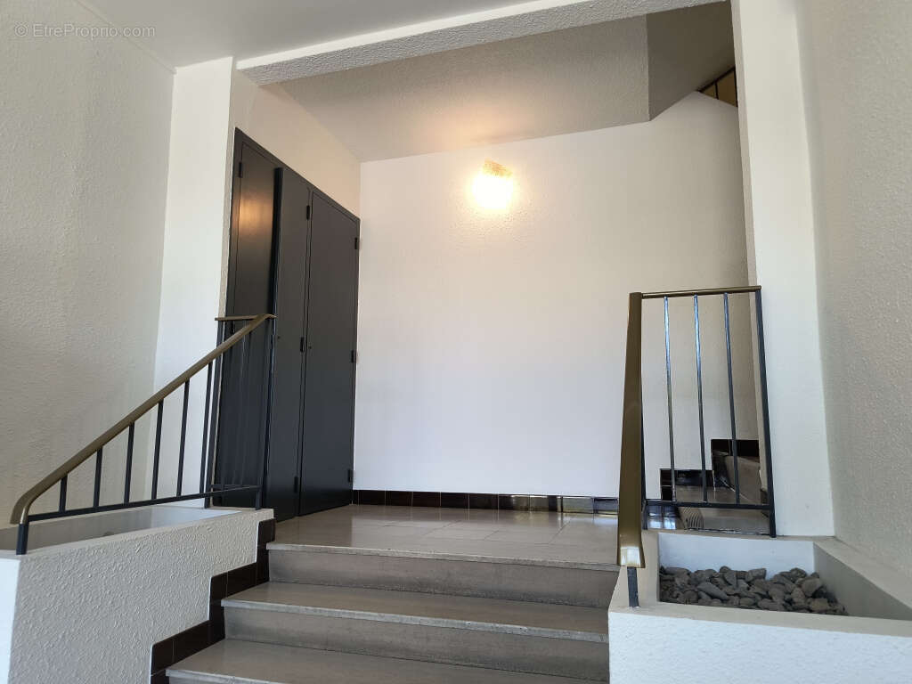 Appartement avec balcon, garage et parking. - photo 11