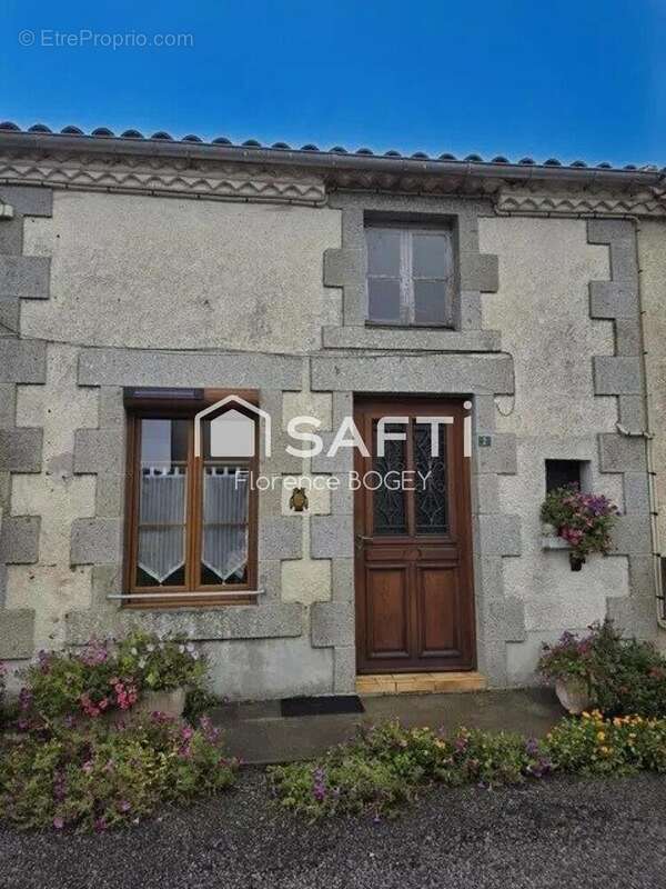 Photo 2 - Maison à BUSSIERE-POITEVINE