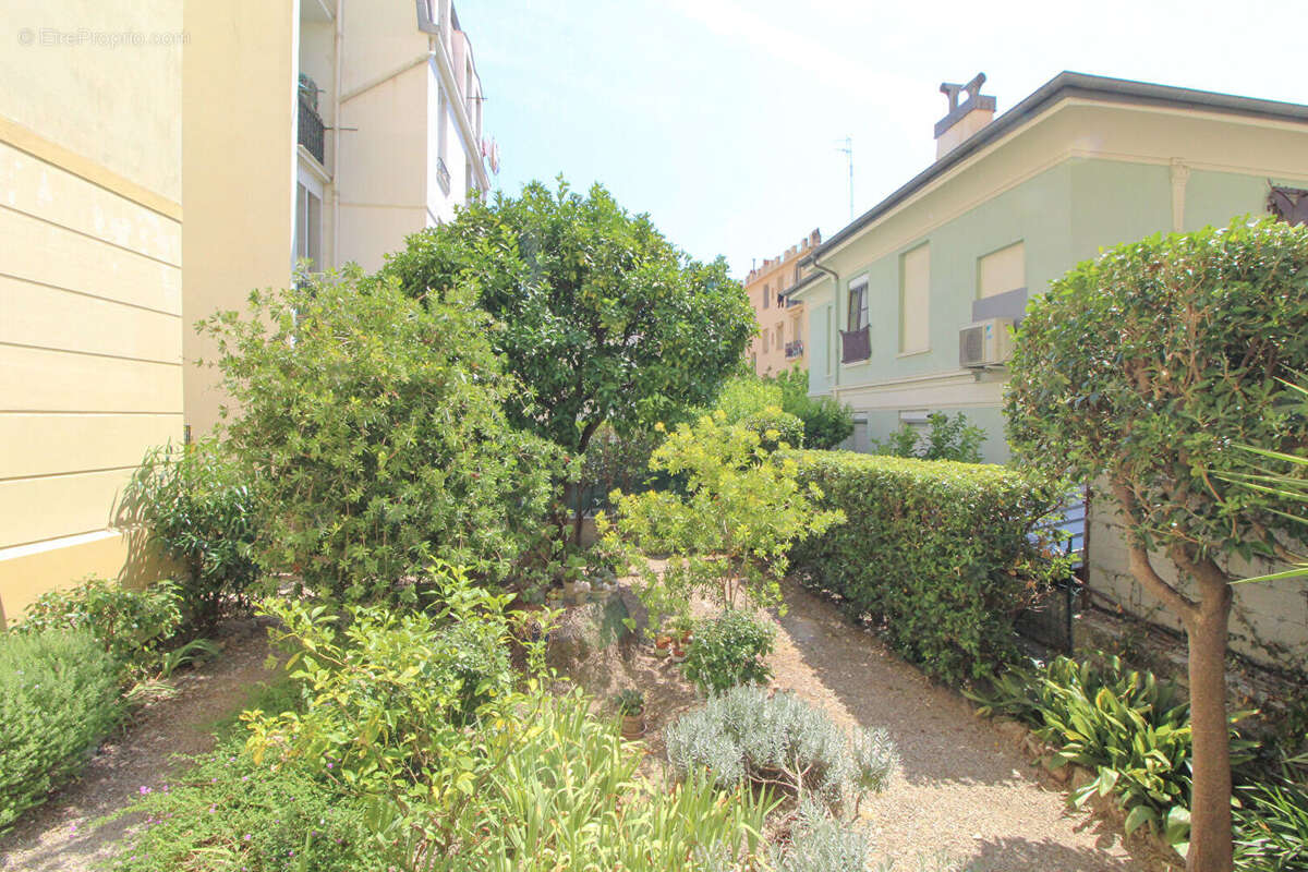 Bas Cessole 4 pièces 112 m2 vue jardin - photo 6
