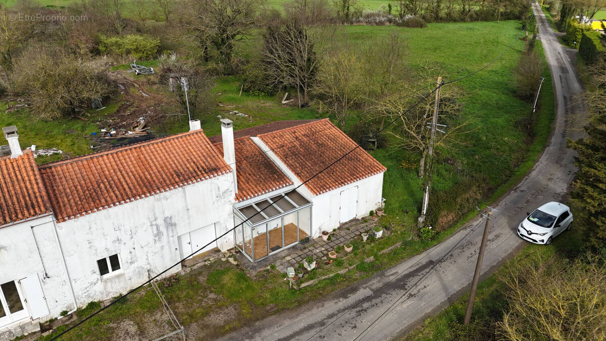 Maison à SAINT-CHRISTOPHE-DU-LIGNERON