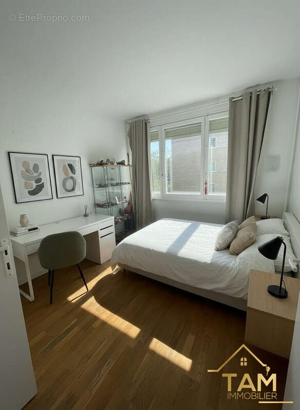 chambre 3 - Appartement à MARNES-LA-COQUETTE