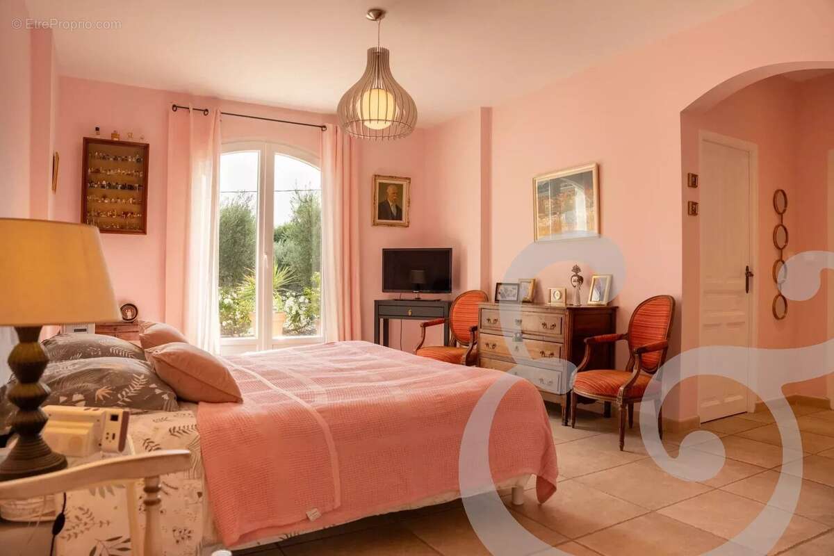 Maison à FONTVIEILLE