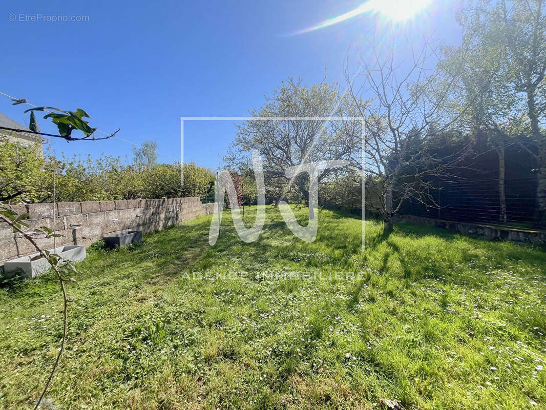 Maison à SAINT-BARTHELEMY-D'ANJOU