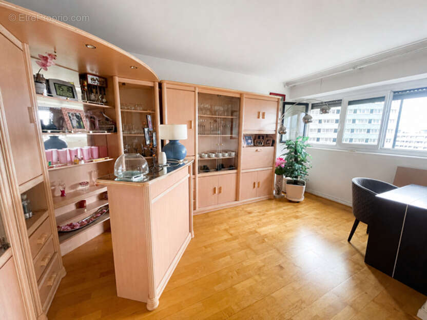 Appartement à COURBEVOIE