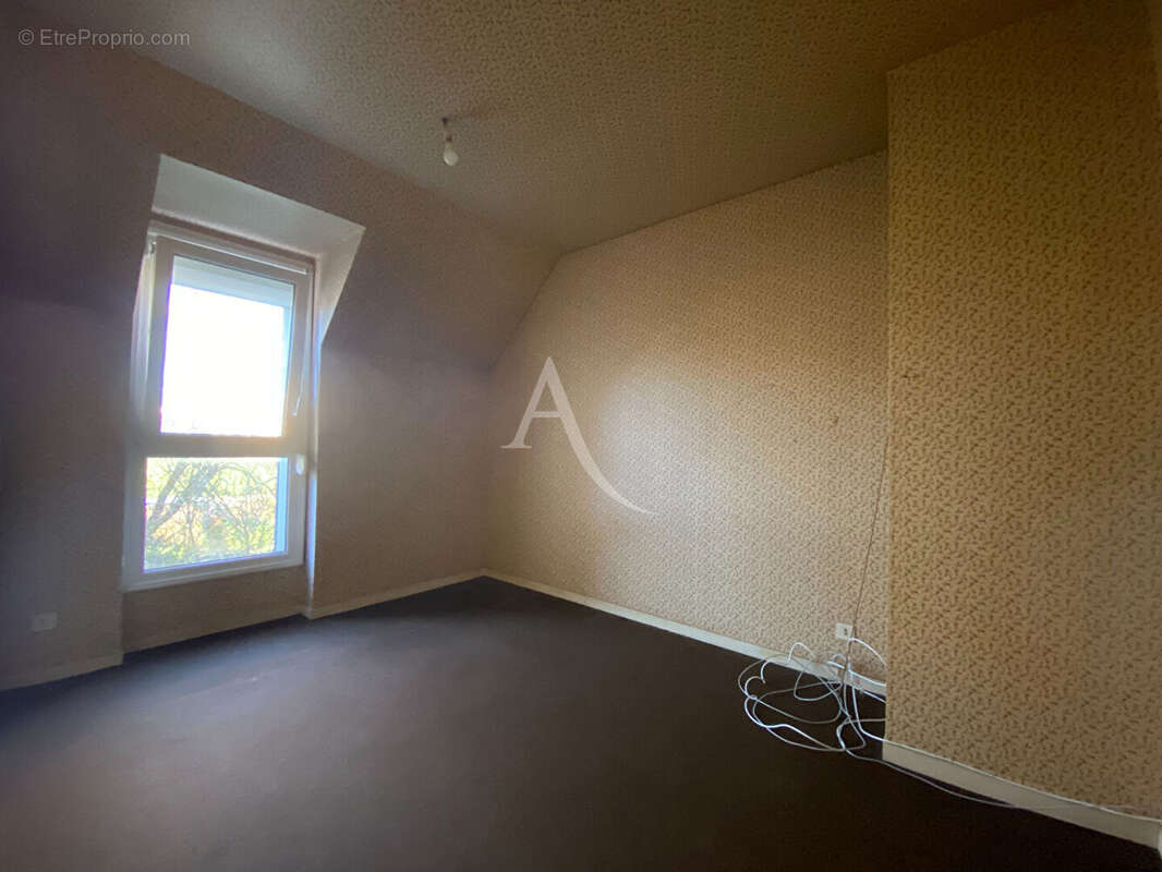 Maison à MONTREUIL-JUIGNE