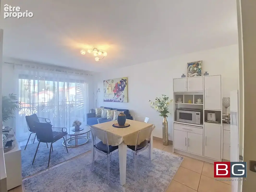 Juan-les-Pins – La Pinède  Grand 2 pièces traversant avec terrasse et double stationnement - photo 3