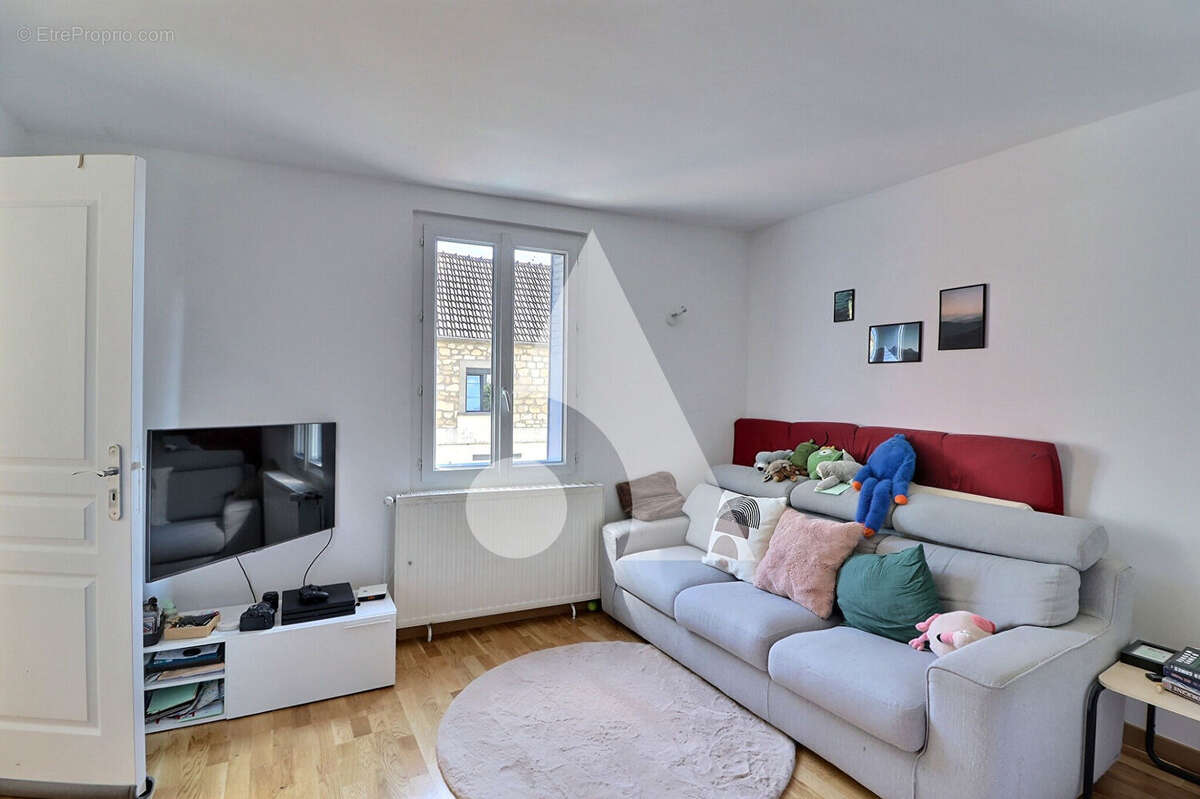 Pontoise - Maison 200m² Rénovée + Dépendance Indépendante (Revenu locatif possible 800/mois) - Opportunité Rare - photo 15
