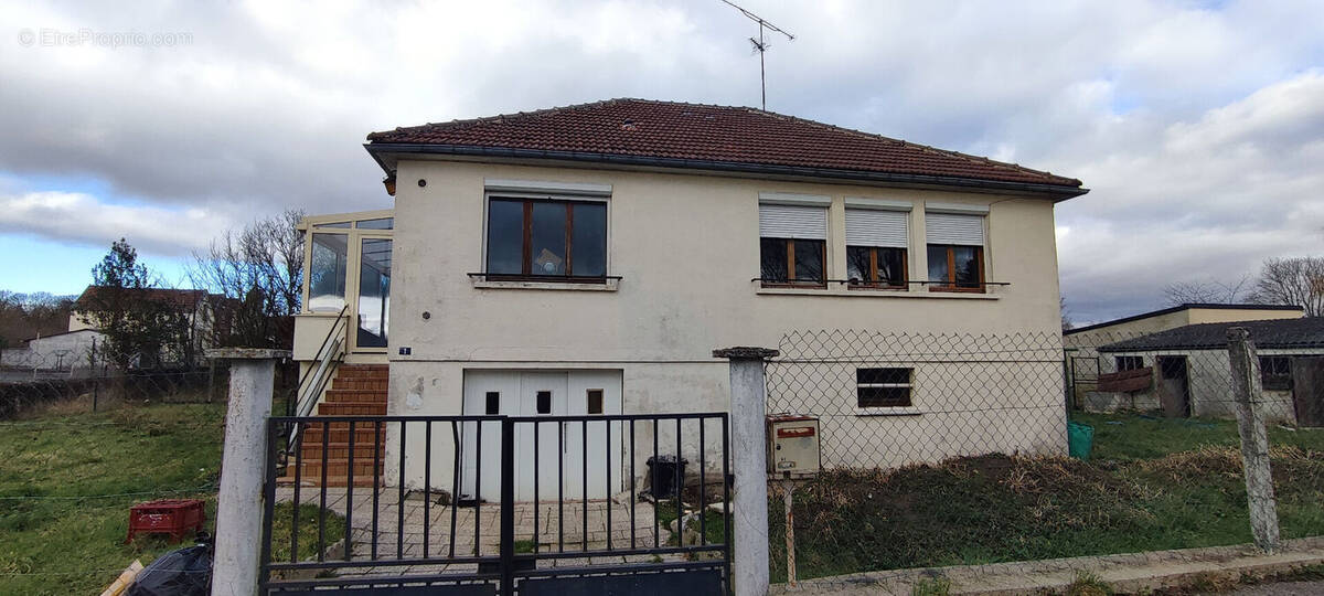 Maison à NEUVILLE-SAINT-AMAND
