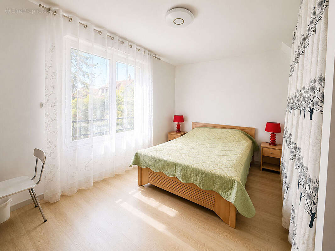 Maison à CONDE-SAINTE-LIBIAIRE