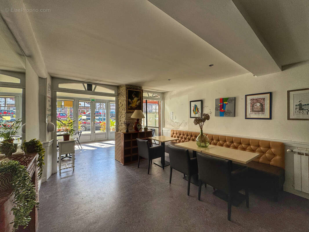 Commerce à SAINT-JEAN-PIED-DE-PORT