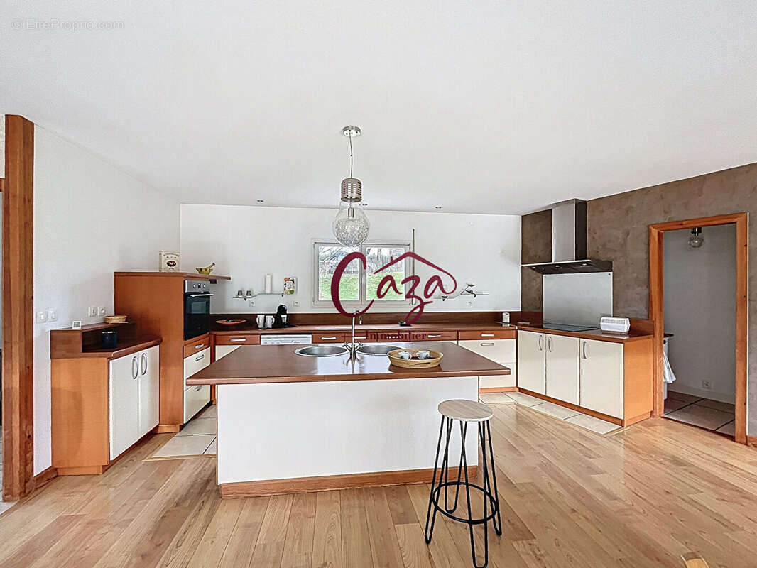 Maison à FARGUES-SAINT-HILAIRE