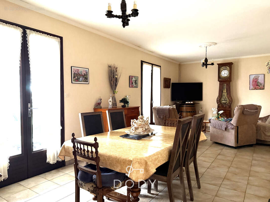 Maison à SAINT-PIERRE-D'EYRAUD