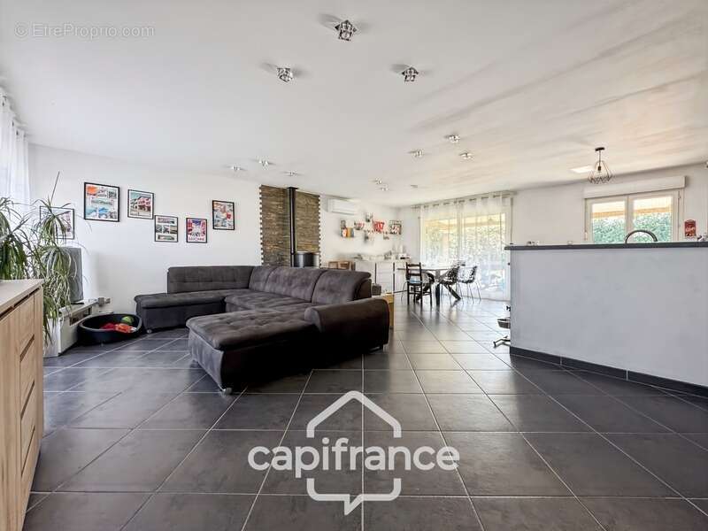 Maison à OUROUX-SUR-SAONE