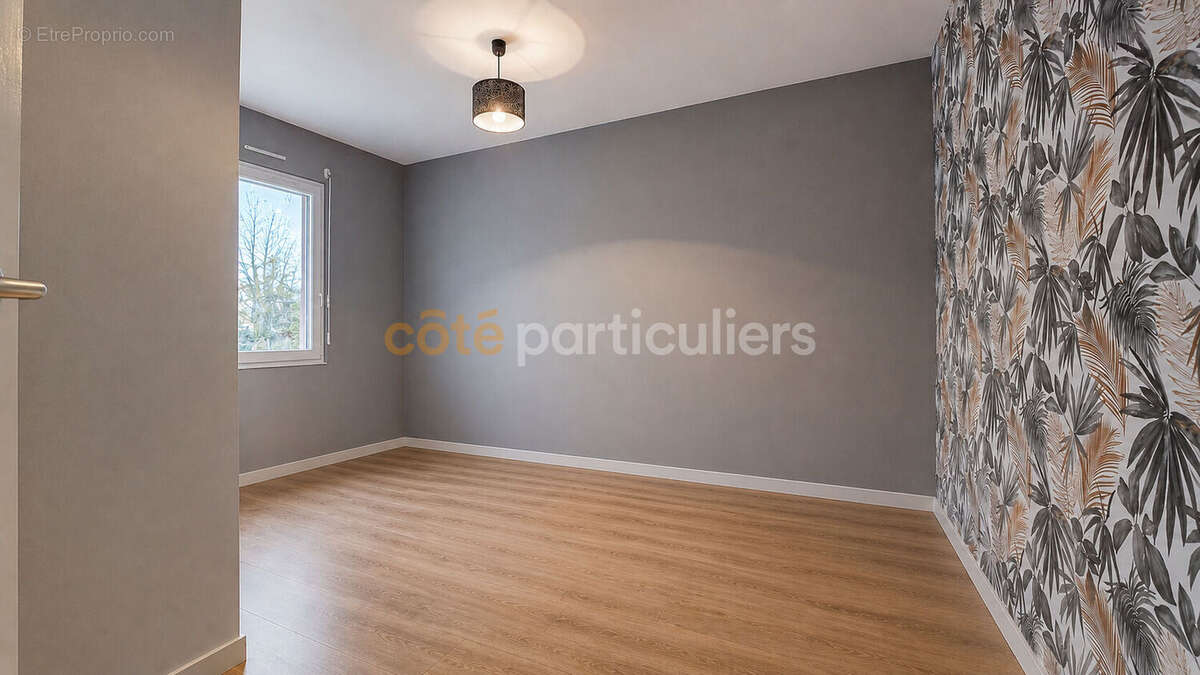 Sous compromis -- la roche-sur-yon -- quartier belle place -- maison 5 pieces -- 159 m2 -- jardin -- veranda - photo 11