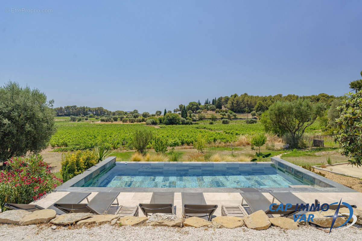 Maison à LE CASTELLET