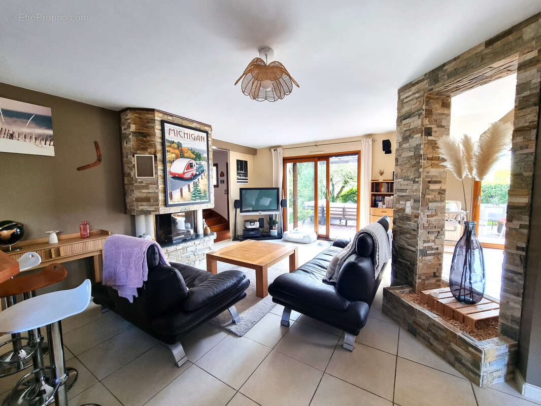 Maison à SAINT-ERBLON