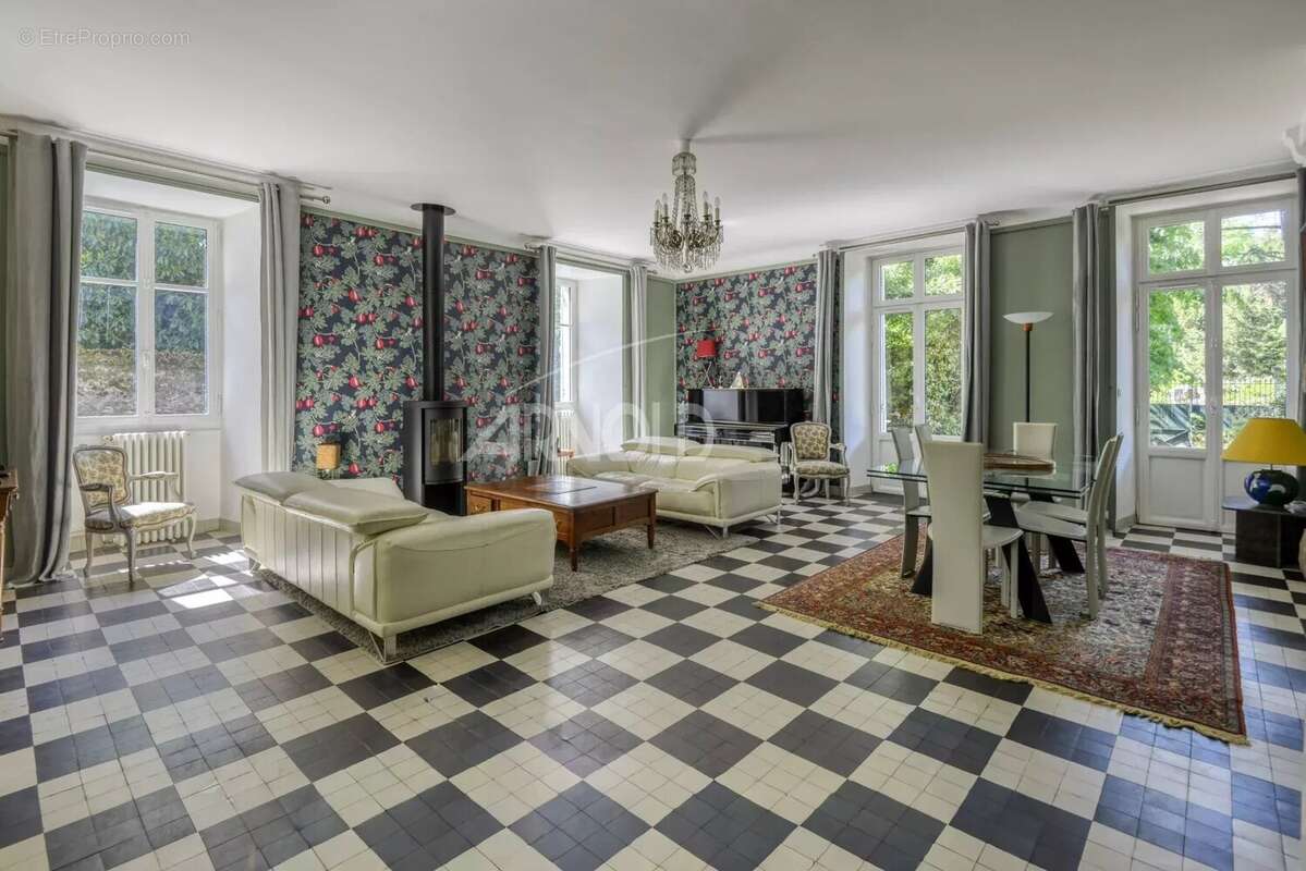Maison à SAINT-SEBASTIEN-SUR-LOIRE