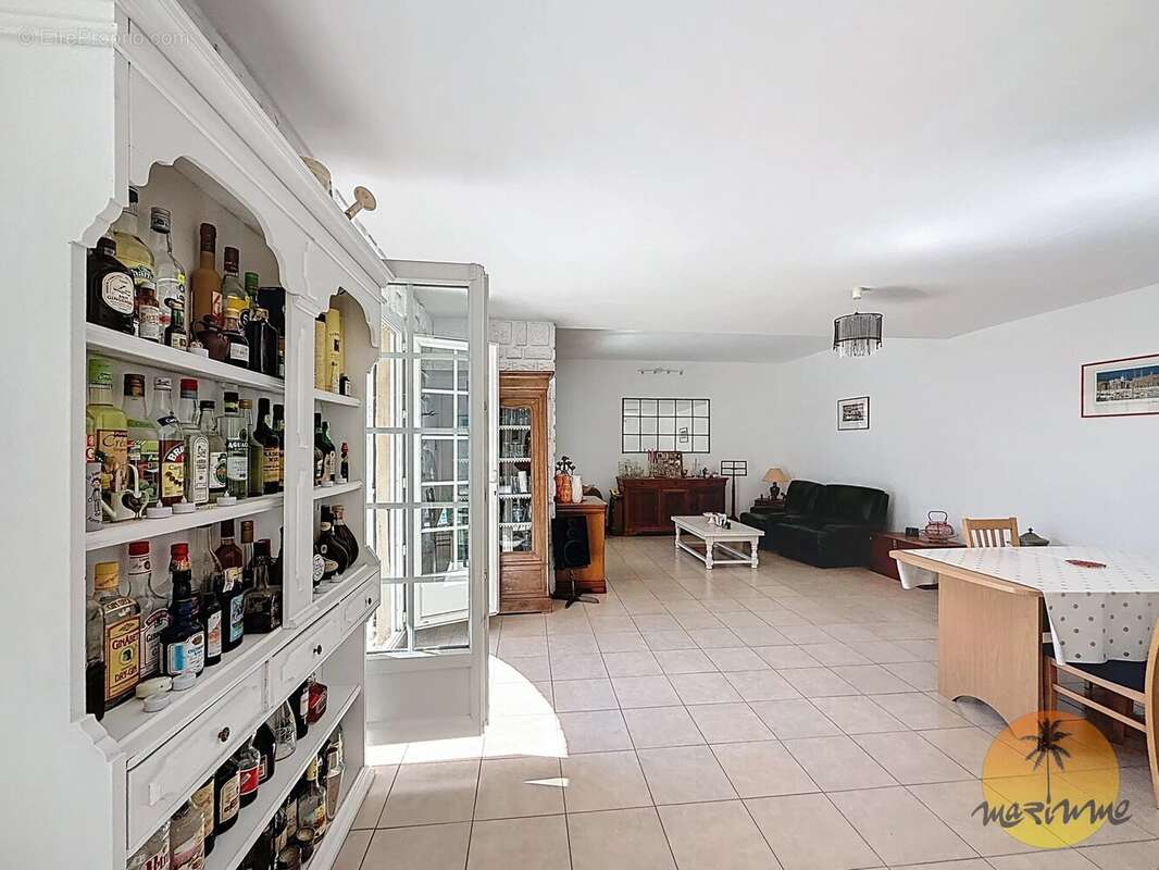 Saint-Laurent-Du-Var, Villa 8 pièces avec piscine - photo 13
